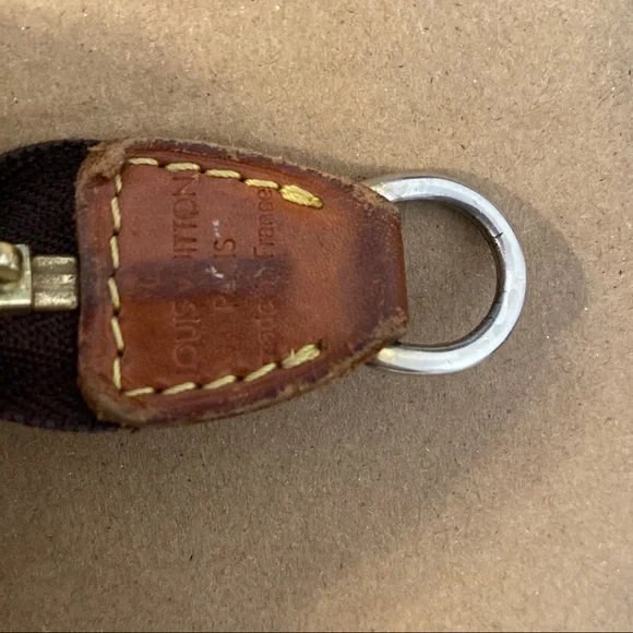 Louis Vuitton zipper pouch! - Picture 5 of 7